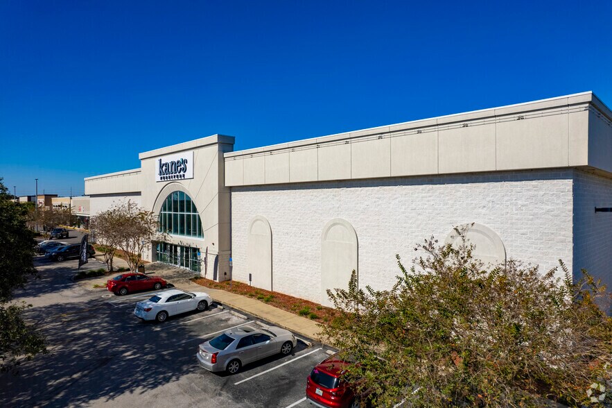 More Photos Of 1500-1600 W Brandon Blvd, Brandon Unknown For Lease