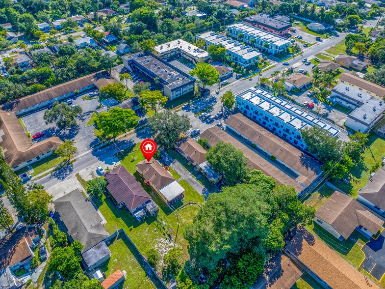 More Photos Of 2459 Pierce St, Hollywood Apartments For Sale