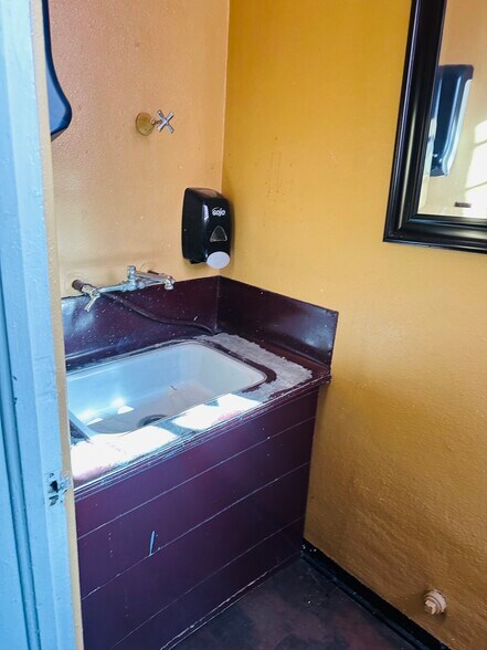 More Photos Of 408 E Yosemite Ave, Madera Freestanding For Sale