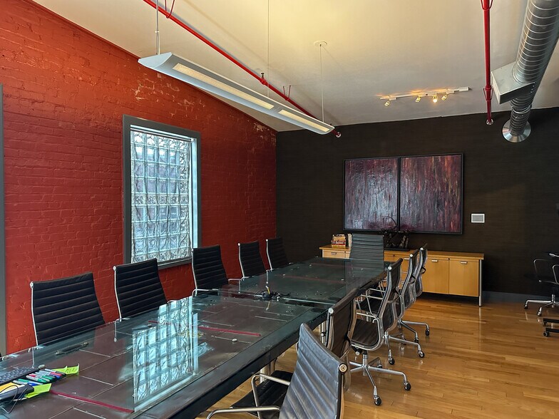 More Photos Of 2145 Central Pky, Cincinnati Flex For Sale