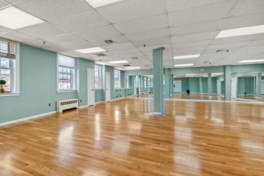 More Photos Of 151-159 Linden St, Wellesley Office For Lease