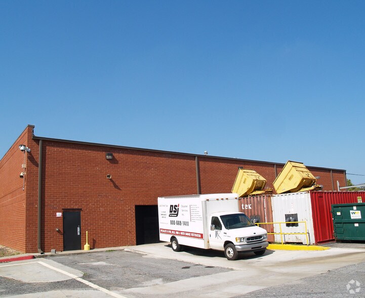 More Photos Of 3036 Northeast Pky, Atlanta Light Distribution For Lease