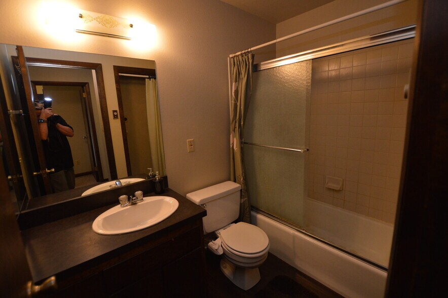More Photos Of 1412 W Gunnison Ave, Gunnison Apartments For Sale