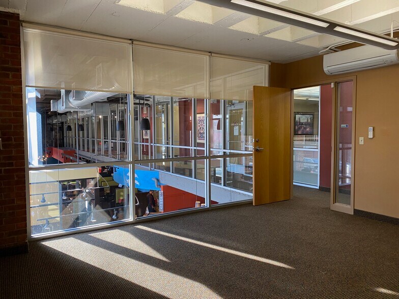 More Photos Of 2200 E Franklin Ave, Minneapolis Office For Lease