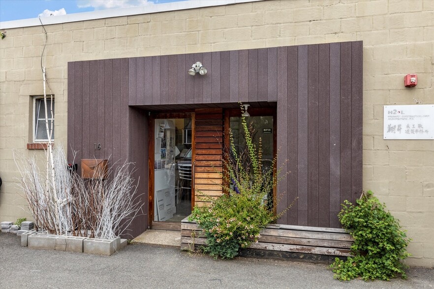 More Photos Of 16 Orono St, Clifton Warehouse For Sale