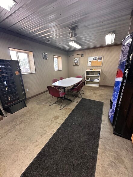 More Photos Of 5055 Edgefield Rd, Trenton Warehouse For Sale