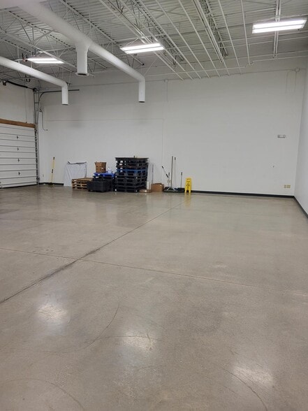 More Photos Of 8200 Sweet Valley Dr, Valley View Research And Development For Lease