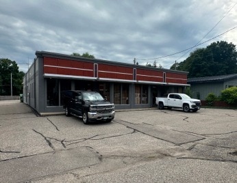 More Photos Of 4851 Shoreline Dr, Mound Freestanding For Sale