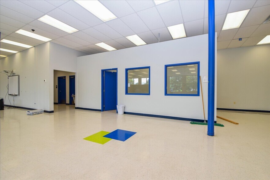 More Photos Of 2502 Melrose Ave NW, Roanoke Storefront Retail Office For Lease
