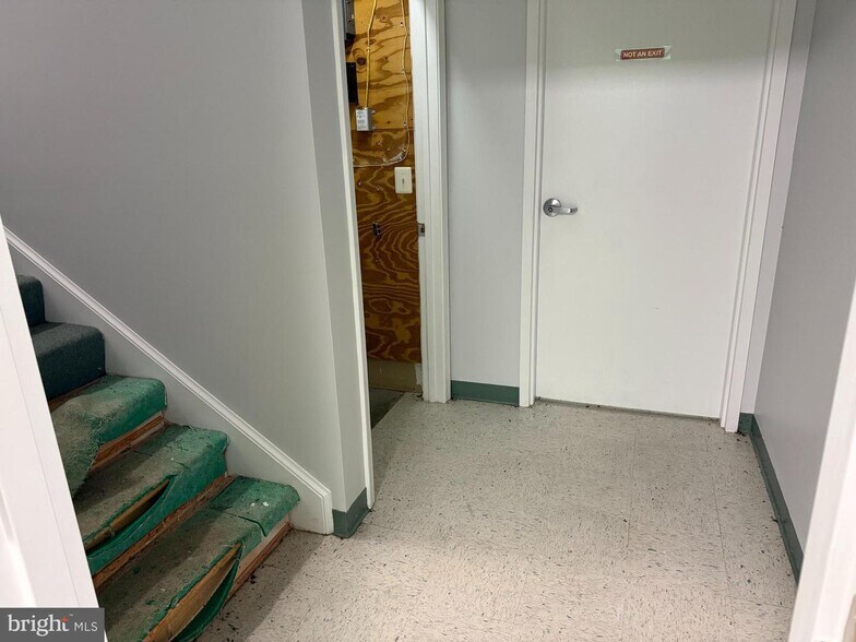 More Photos Of 225 Town Square Dr, Lusby Medical For Lease