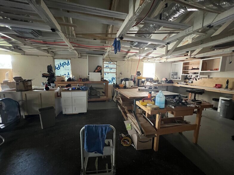 More Photos Of 208 4th St, Fort Myers Warehouse For Lease