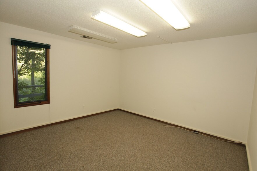 More Photos Of 3701 Shoreline Dr, Orono Coworking Space