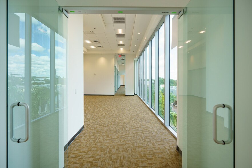 More Photos Of 50 S Lemon Ave, Sarasota Office For Lease