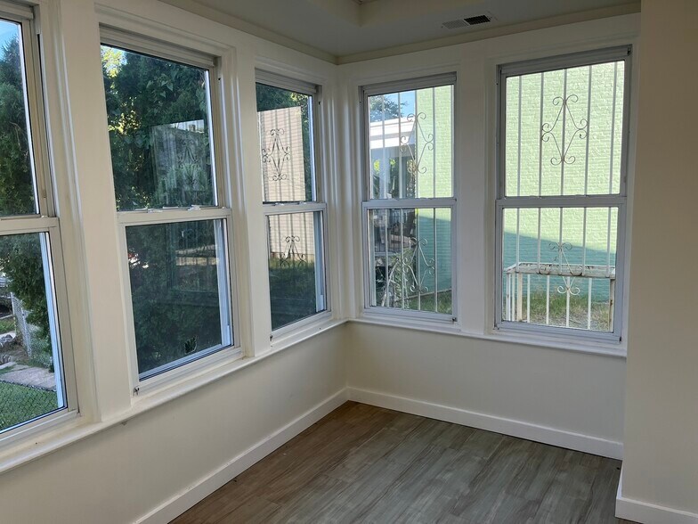 More Photos Of 5 Barney Cir SE, Washington Medical For Lease