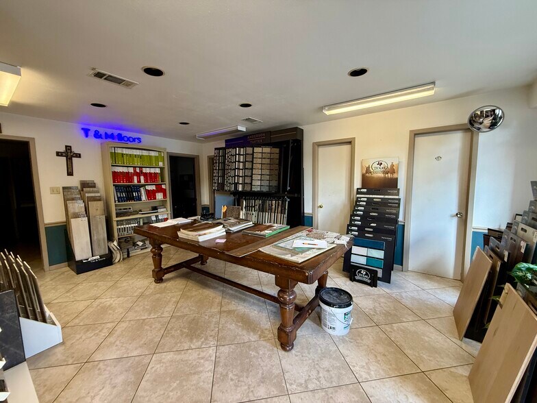 More Photos Of 345 TX-327, Silsbee Office For Sale