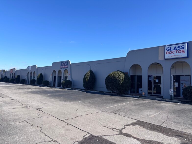 More Photos Of 237 Oxmoor Cir, Birmingham Unknown For Lease