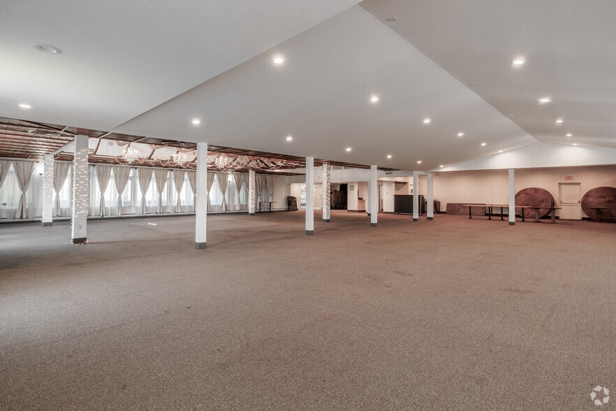 More Photos Of 6108 Loomis Rd, Farmington Lodge Meeting Hall For Lease