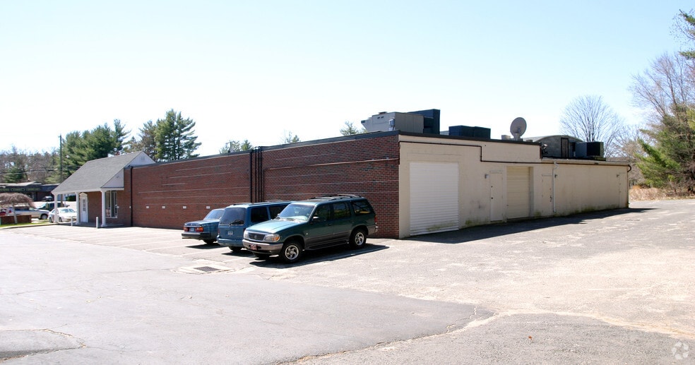 More Photos Of 220 W Main St, Avon Freestanding For Sale