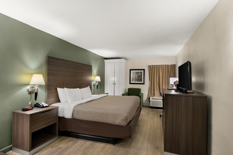 More Photos Of 500 W 29th St, North Little Rock Hotel For Sale