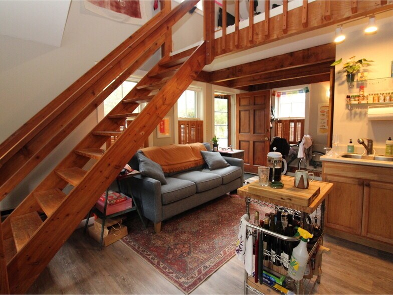 More Photos Of 5224 Shelburne Rd, Shelburne Apartments For Lease