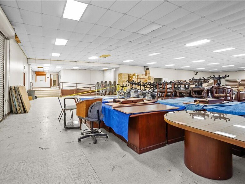 More Photos Of 1819 Spring St, Palestine Specialty For Sale