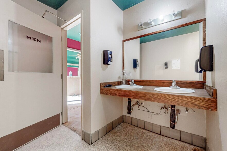 More Photos Of 3558 Wheaton Way, Bremerton Restaurant For Sale