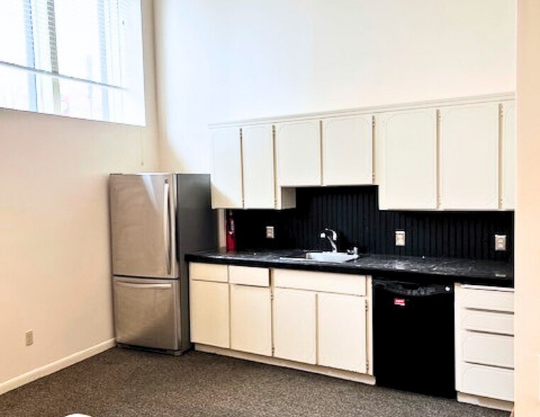 More Photos Of 425-427 W First Ave, Spokane General Retail For Sale