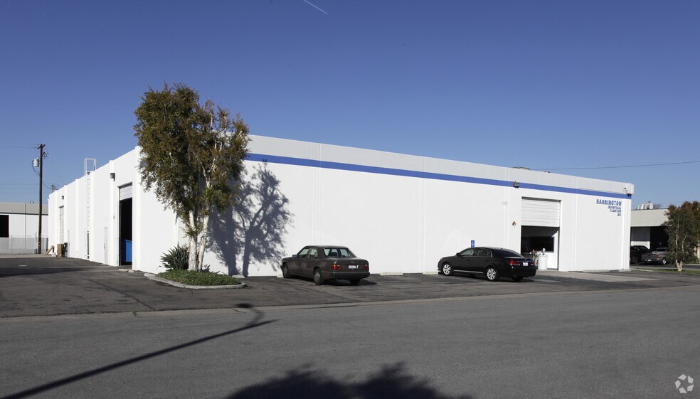 More Photos Of 160-162 E Freedom Ave, Anaheim Warehouse For Lease
