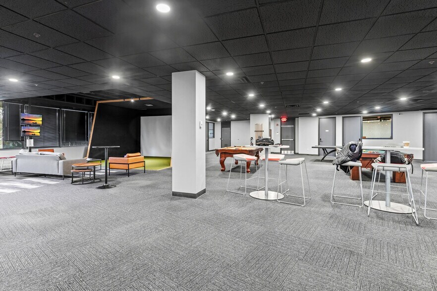 More Photos Of 7807 Creekridge Cir, Bloomington Office For Sale