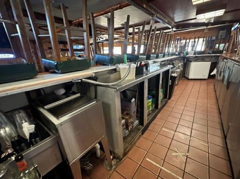 More Photos Of 1219 Main St, Gresham Bar For Sale