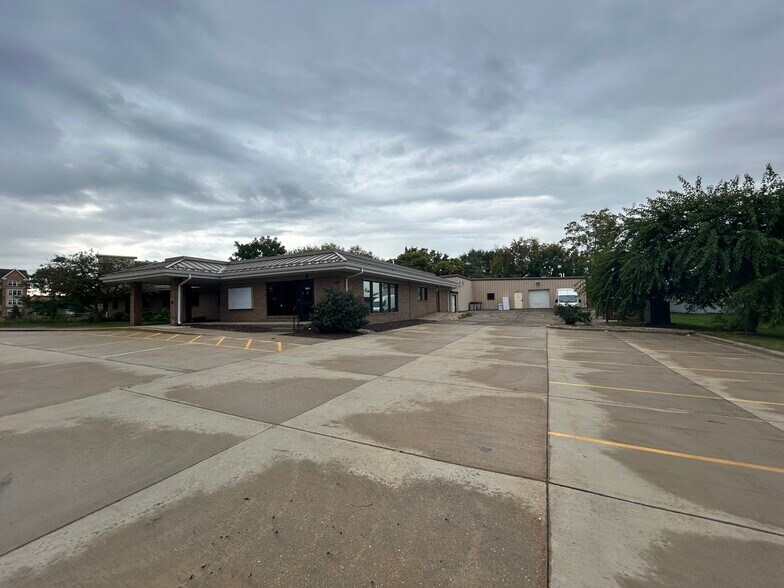 More Photos Of 7601 Discovery Dr, Middleton Medical For Sale