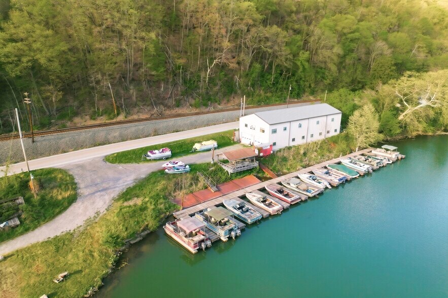 More Photos Of 490 Fort Martin Rd, Maidsville Flex For Sale