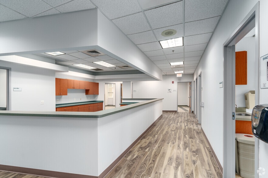 More Photos Of 1553 Chester Pike, Crum Lynne Medical For Sale