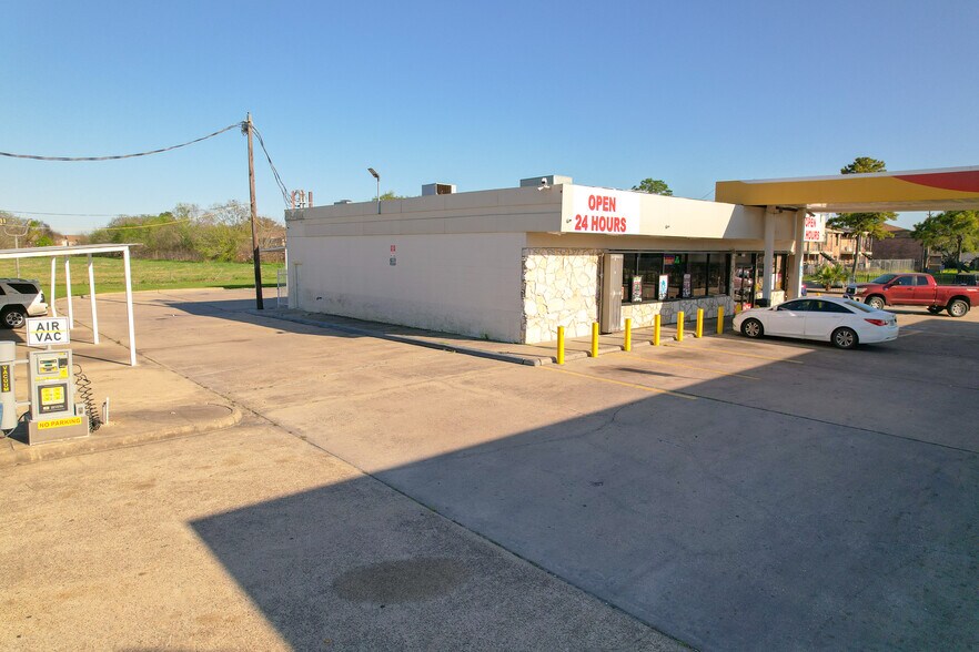 More Photos Of 7911 Wilcrest Dr, Houston Service Station For Sale