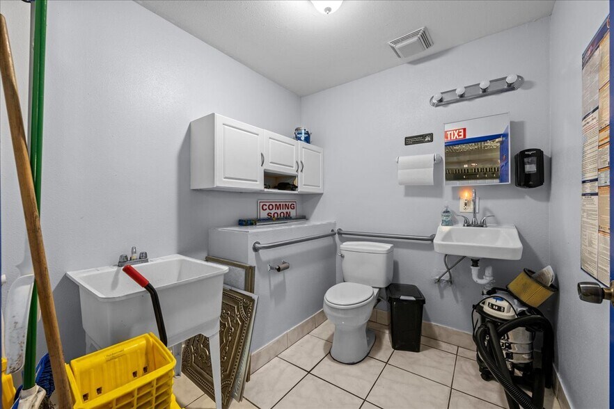 More Photos Of 413 Elm St, Welaka Freestanding For Sale