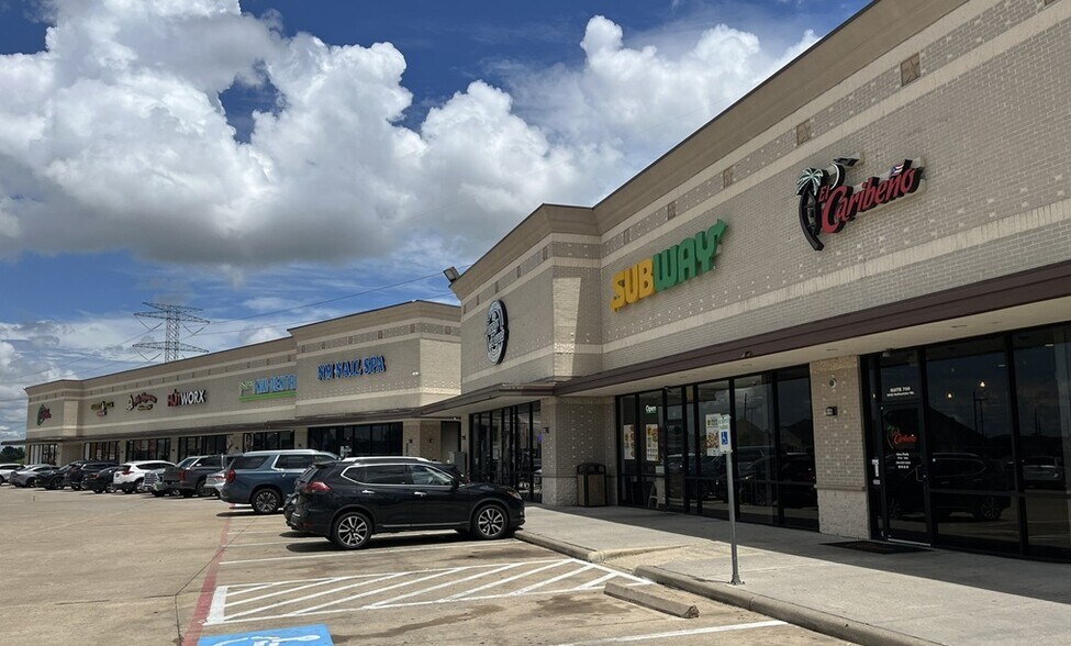 More Photos Of 9522 Huffmeister Rd, Houston Storefront Retail Office For Lease