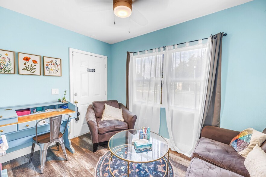 More Photos Of 575 49th St S, Saint Petersburg Office For Sale