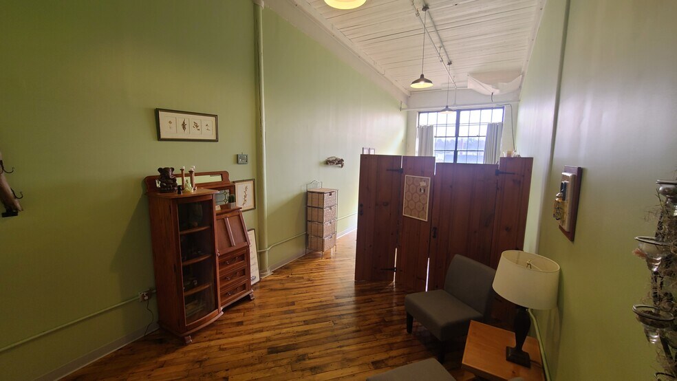 More Photos Of 642 Hilliard St, Manchester Unknown For Lease