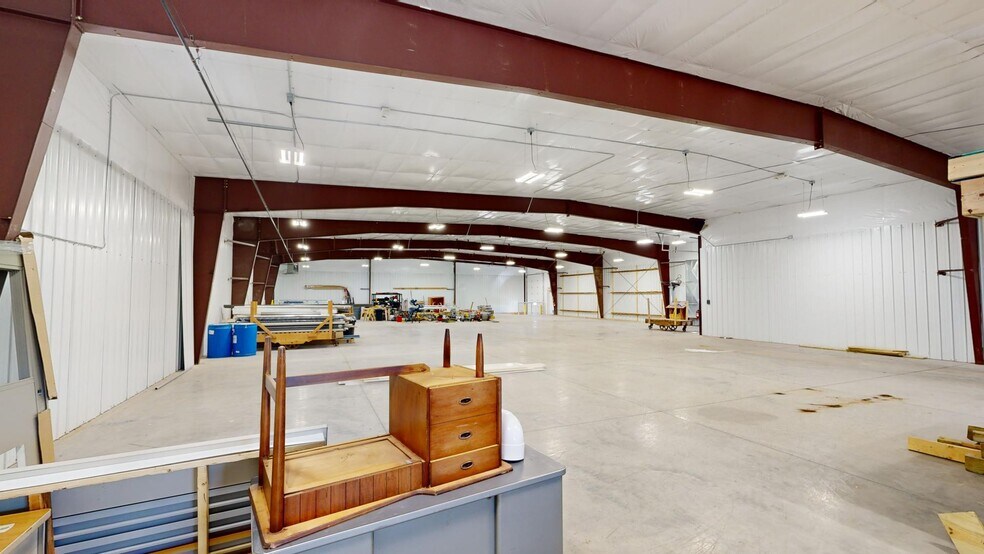 More Photos Of 1985 American Dr, Neenah Flex For Sale