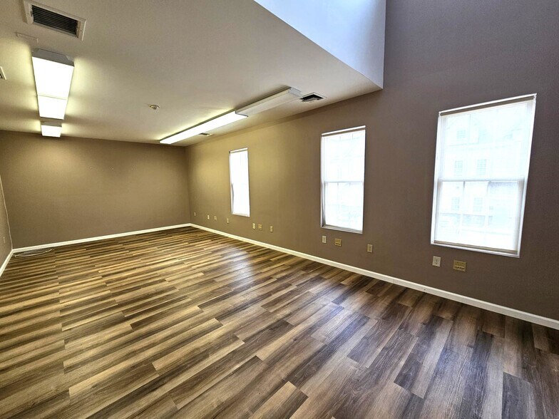 More Photos Of 5 Walter E Foran Blvd, Flemington Medical For Lease