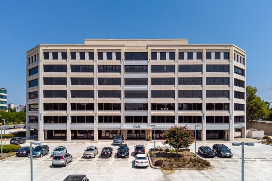 More Photos Of 1945 old gallows Rd, Vienna Medical For Lease
