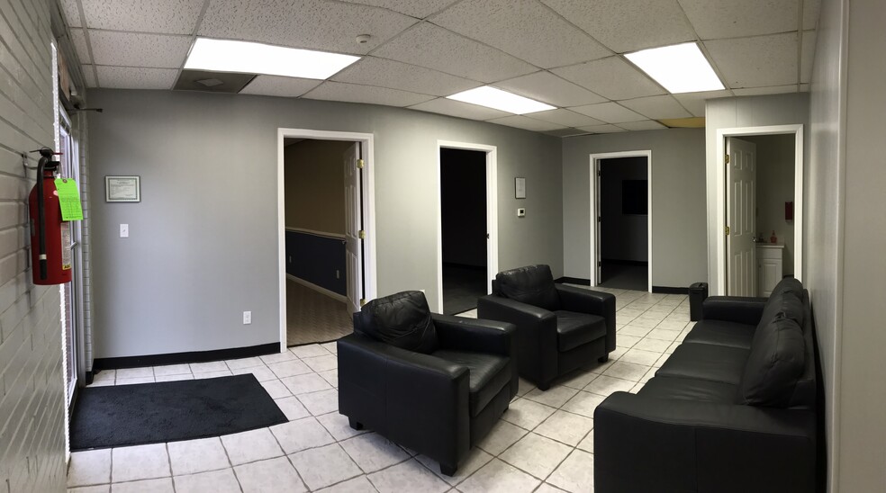 More Photos Of 472 Grimes Blvd, Lexington Warehouse For Lease
