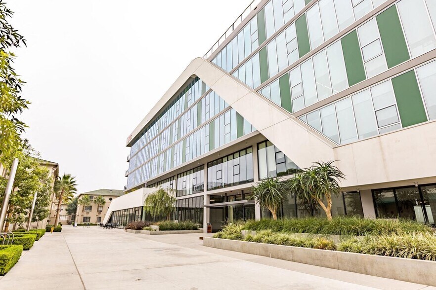 More Photos Of 1041 N Formosa Ave, West Hollywood Unknown For Lease