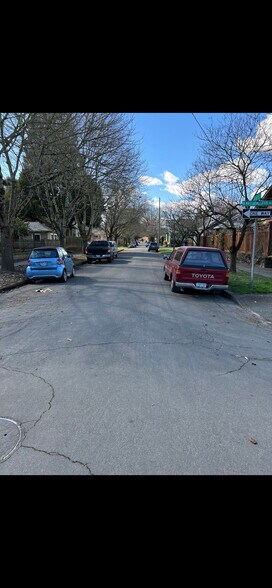 More Photos Of 4075 N Interstate Ave, Portland Showroom For Lease