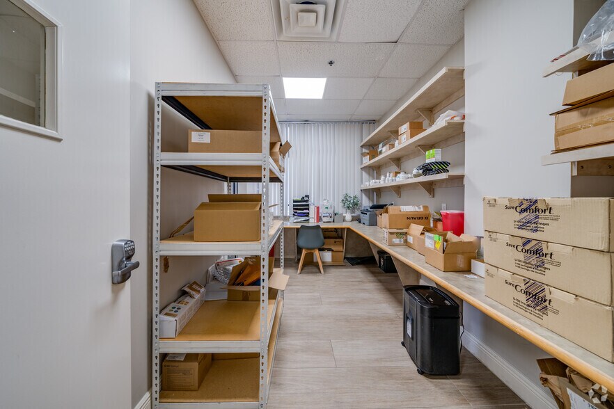 More Photos Of 5975 Sunset Dr, Miami Medical For Lease