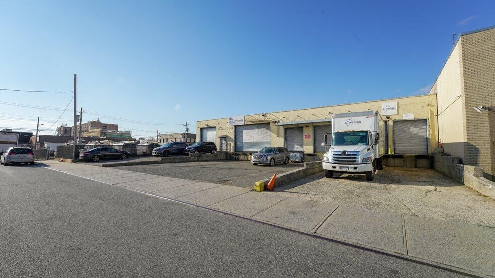 More Photos Of 147-31 176th St, Jamaica Warehouse For Lease