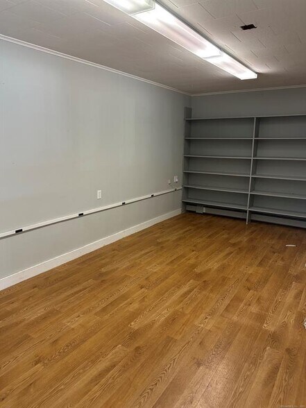 More Photos Of 152-160 Route 171, Woodstock Freestanding For Lease
