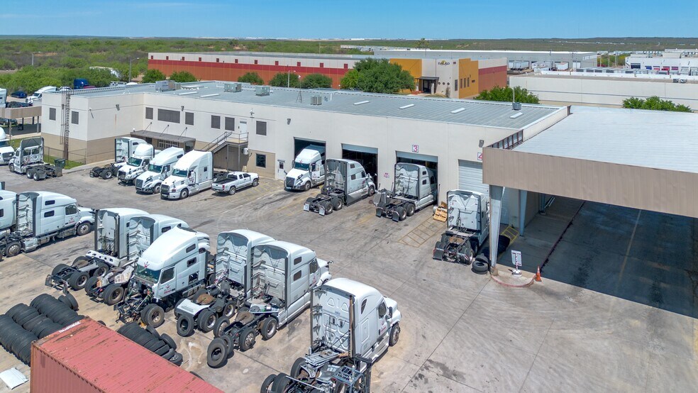 More Photos Of 12125 Jef dr, Laredo Industrial For Lease