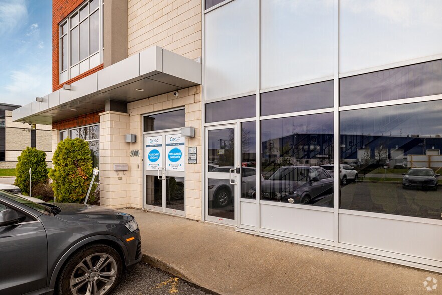More Photos Of 5000 Rue Bernard-Lefebvre, Laval Light Distribution For Lease