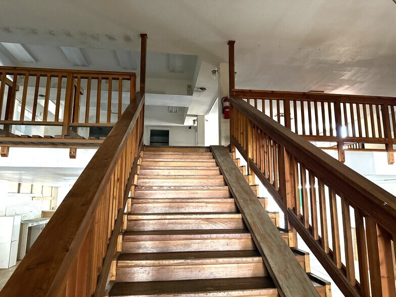 More Photos Of 513 S Main St, Moscow Storefront For Sale